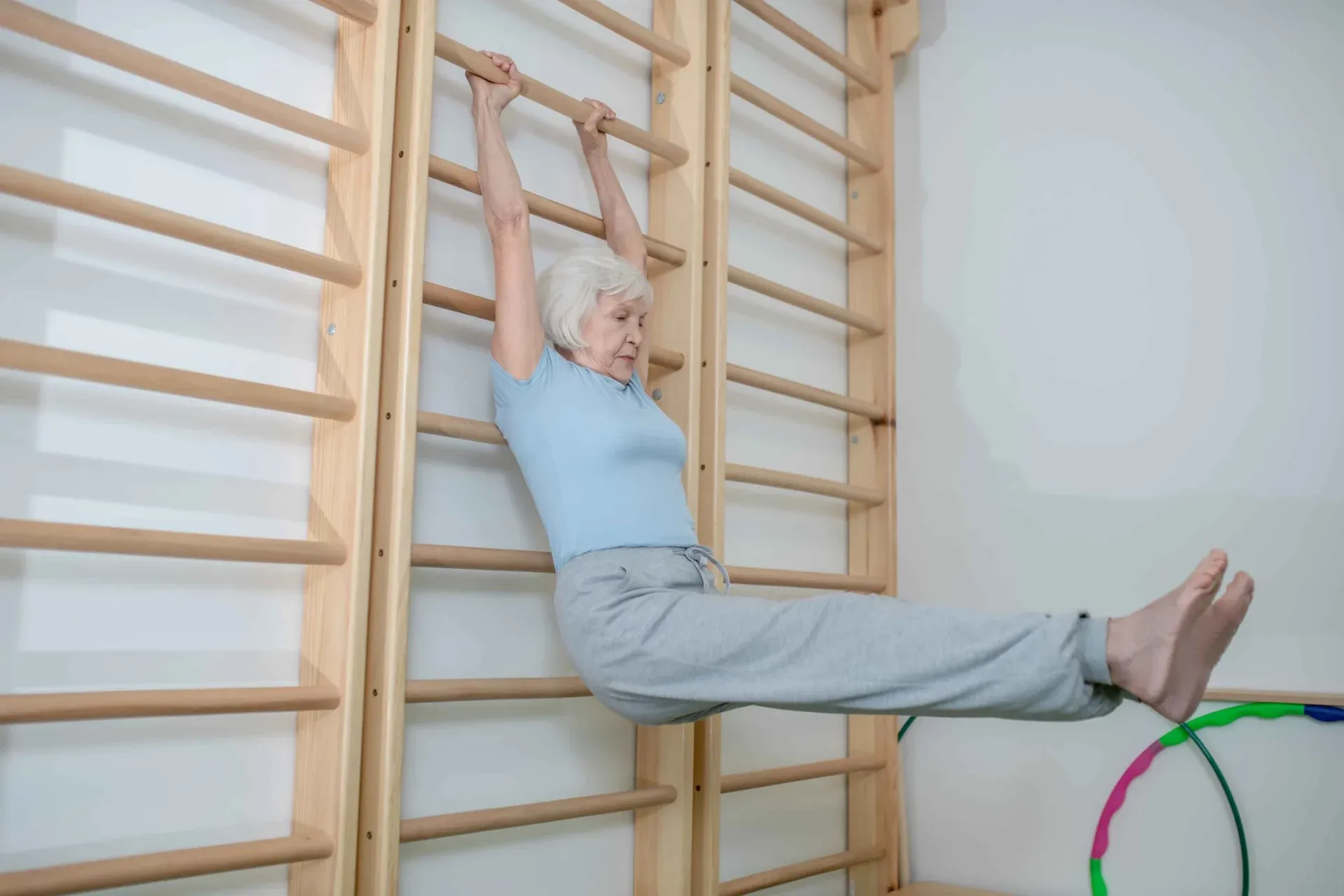 La escalera sueca usos y beneficios en fisioterapia v6